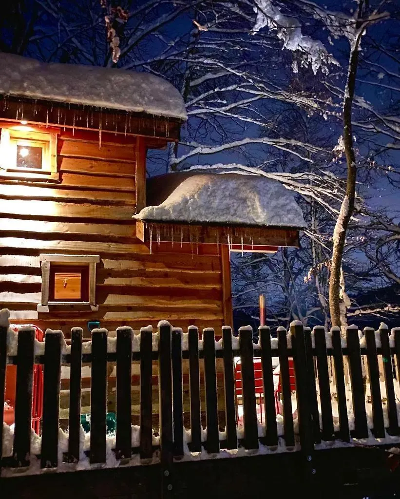 La-Haut Cabanes Perchees La Thuile Hotel