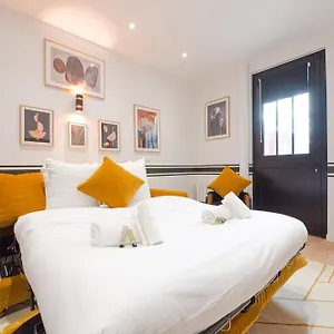 Mbm - Upper Marais , Paris France